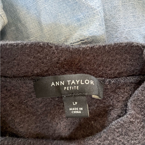 Clothes Bundle - Picture 5 of 9